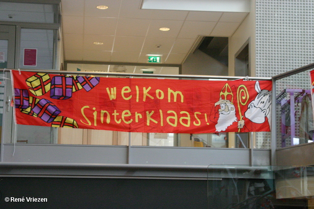 René Vriezen 2011-11-19#0022 Sinterklaas en Pieten Presikhaaf Kinderclub Feest MFC zaterdag 19 november 2011