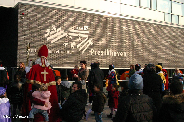 René Vriezen 2011-11-19#0624 Sinterklaas en Pieten Presikhaaf Kinderclub Feest MFC zaterdag 19 november 2011