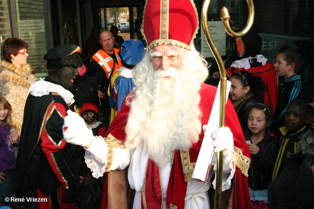 René Vriezen 2011-11-19#0625 Sinterklaas en Pieten Presikhaaf Kinderclub Feest MFC zaterdag 19 november 2011