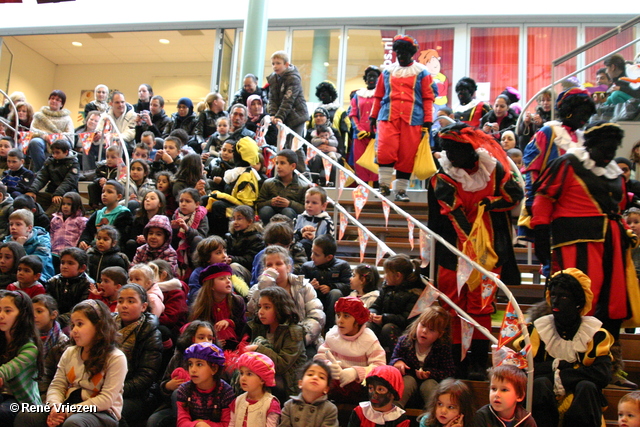 RenÃ© Vriezen 2011-11-19#0658 Sinterklaas en Pieten Presikhaaf Kinderclub Feest MFC zaterdag 19 november 2011