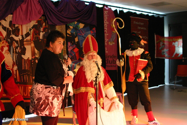 René Vriezen 2011-11-19#0659 Sinterklaas en Pieten Presikhaaf Kinderclub Feest MFC zaterdag 19 november 2011