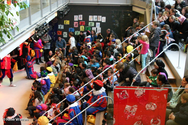 RenÃ© Vriezen 2011-11-19#0674 Sinterklaas en Pieten Presikhaaf Kinderclub Feest MFC zaterdag 19 november 2011