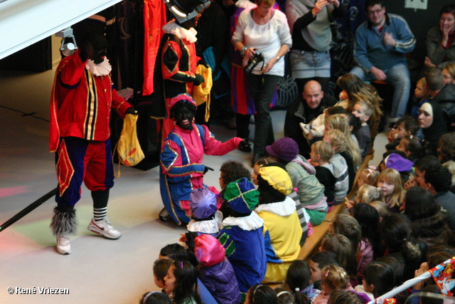 RenÃ© Vriezen 2011-11-19#0676 Sinterklaas en Pieten Presikhaaf Kinderclub Feest MFC zaterdag 19 november 2011