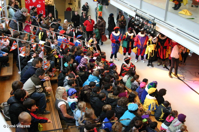 RenÃ© Vriezen 2011-11-19#0683 Sinterklaas en Pieten Presikhaaf Kinderclub Feest MFC zaterdag 19 november 2011