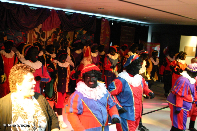 RenÃ© Vriezen 2011-11-19#0695 Sinterklaas en Pieten Presikhaaf Kinderclub Feest MFC zaterdag 19 november 2011