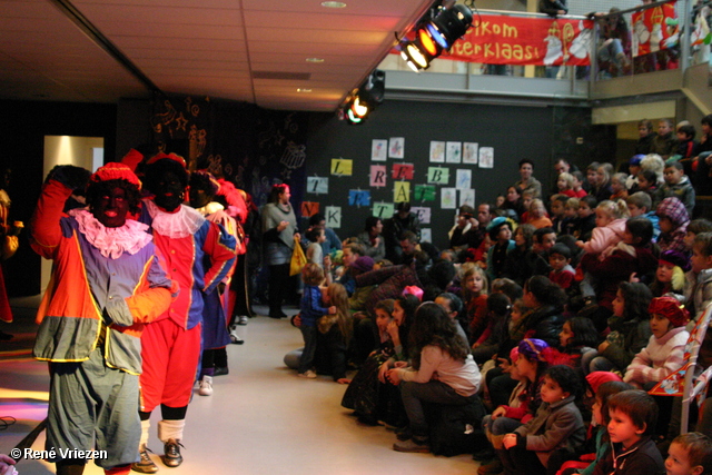 RenÃ© Vriezen 2011-11-19#0710 Sinterklaas en Pieten Presikhaaf Kinderclub Feest MFC zaterdag 19 november 2011