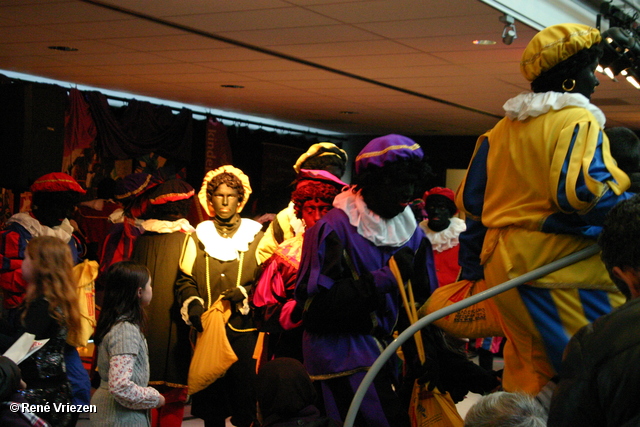René Vriezen 2011-11-19#0713 Sinterklaas en Pieten Presikhaaf Kinderclub Feest MFC zaterdag 19 november 2011