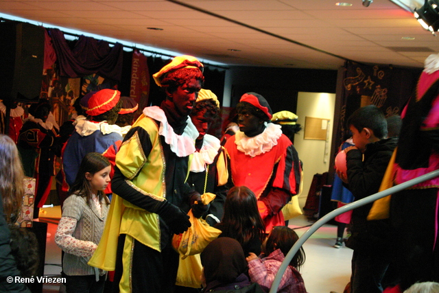 RenÃ© Vriezen 2011-11-19#0714 Sinterklaas en Pieten Presikhaaf Kinderclub Feest MFC zaterdag 19 november 2011