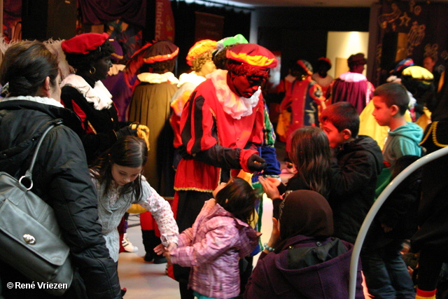 RenÃ© Vriezen 2011-11-19#0716 Sinterklaas en Pieten Presikhaaf Kinderclub Feest MFC zaterdag 19 november 2011