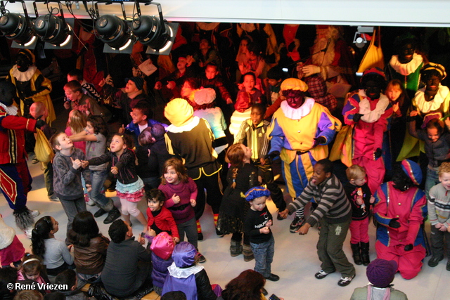 RenÃ© Vriezen 2011-11-19#0741 Sinterklaas en Pieten Presikhaaf Kinderclub Feest MFC zaterdag 19 november 2011