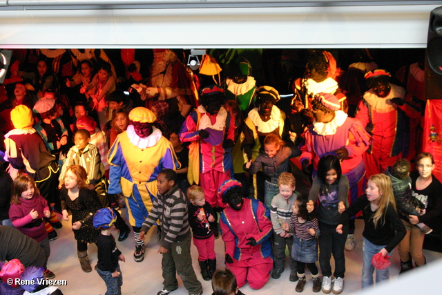 RenÃ© Vriezen 2011-11-19#0742 Sinterklaas en Pieten Presikhaaf Kinderclub Feest MFC zaterdag 19 november 2011