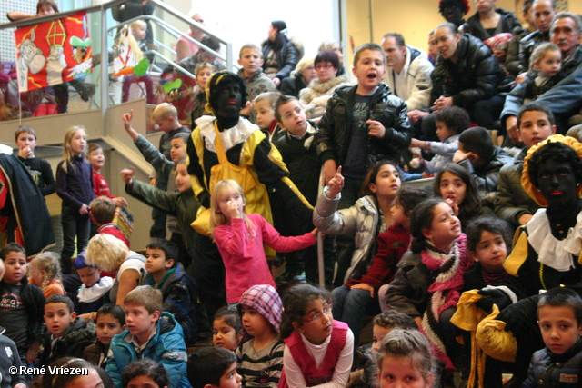 RenÃ© Vriezen 2011-11-19#0780 Sinterklaas en Pieten Presikhaaf Kinderclub Feest MFC zaterdag 19 november 2011