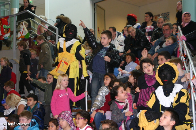 RenÃ© Vriezen 2011-11-19#0781 Sinterklaas en Pieten Presikhaaf Kinderclub Feest MFC zaterdag 19 november 2011