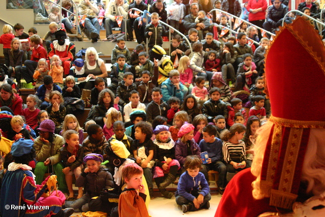 RenÃ© Vriezen 2011-11-19#0785 Sinterklaas en Pieten Presikhaaf Kinderclub Feest MFC zaterdag 19 november 2011