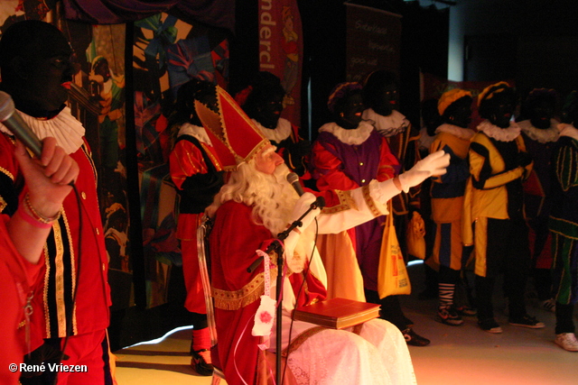 RenÃ© Vriezen 2011-11-19#0787 Sinterklaas en Pieten Presikhaaf Kinderclub Feest MFC zaterdag 19 november 2011