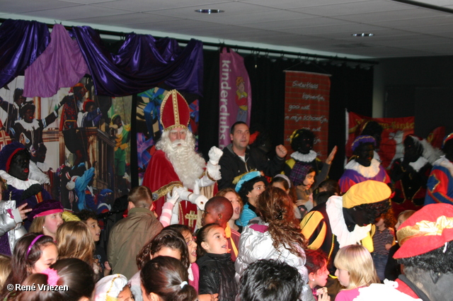 René Vriezen 2011-11-19#0790 Sinterklaas en Pieten Presikhaaf Kinderclub Feest MFC zaterdag 19 november 2011