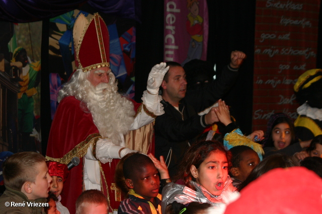 René Vriezen 2011-11-19#0792 Sinterklaas en Pieten Presikhaaf Kinderclub Feest MFC zaterdag 19 november 2011
