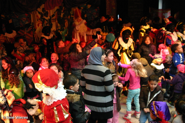 RenÃ© Vriezen 2011-11-19#0799 Sinterklaas en Pieten Presikhaaf Kinderclub Feest MFC zaterdag 19 november 2011