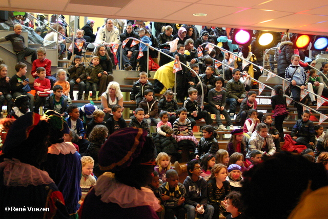 RenÃ© Vriezen 2011-11-19#0824 Sinterklaas en Pieten Presikhaaf Kinderclub Feest MFC zaterdag 19 november 2011