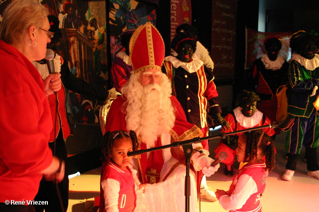 RenÃ© Vriezen 2011-11-19#0846 Sinterklaas en Pieten Presikhaaf Kinderclub Feest MFC zaterdag 19 november 2011