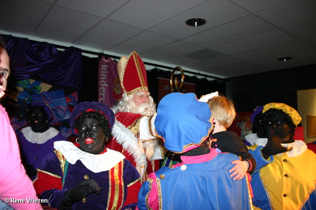 René Vriezen 2011-11-19#0853 Sinterklaas en Pieten Presikhaaf Kinderclub Feest MFC zaterdag 19 november 2011