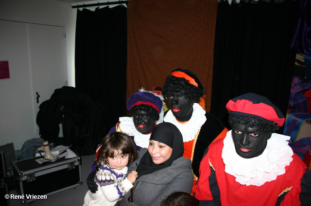 RenÃ© Vriezen 2011-11-19#0864 Sinterklaas en Pieten Presikhaaf Kinderclub Feest MFC zaterdag 19 november 2011