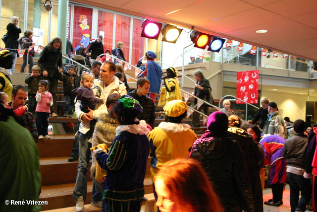 RenÃ© Vriezen 2011-11-19#0870 Sinterklaas en Pieten Presikhaaf Kinderclub Feest MFC zaterdag 19 november 2011