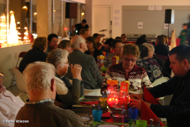 RenÃ© Vriezen 22-12-2011 040 KerstDiner VoedselBank Resto van Harte Leerpark Presikhaaf donderdag 22 december 2011