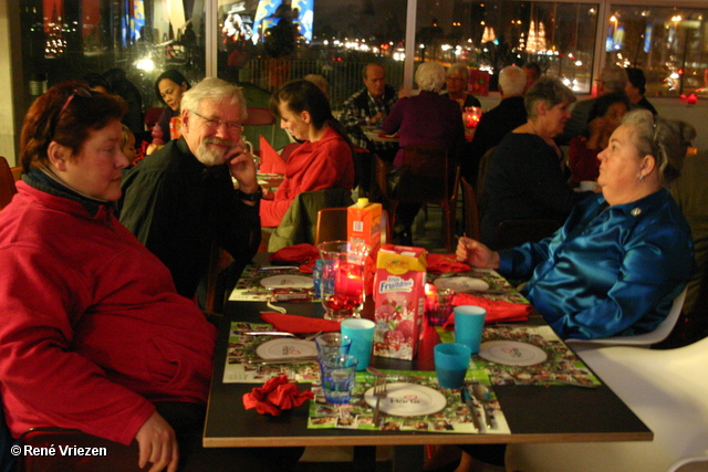 RenÃ© Vriezen 22-12-2011 191 KerstDiner VoedselBank Resto van Harte Leerpark Presikhaaf donderdag 22 december 2011