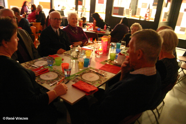 RenÃ© Vriezen 22-12-2011 204 KerstDiner VoedselBank Resto van Harte Leerpark Presikhaaf donderdag 22 december 2011