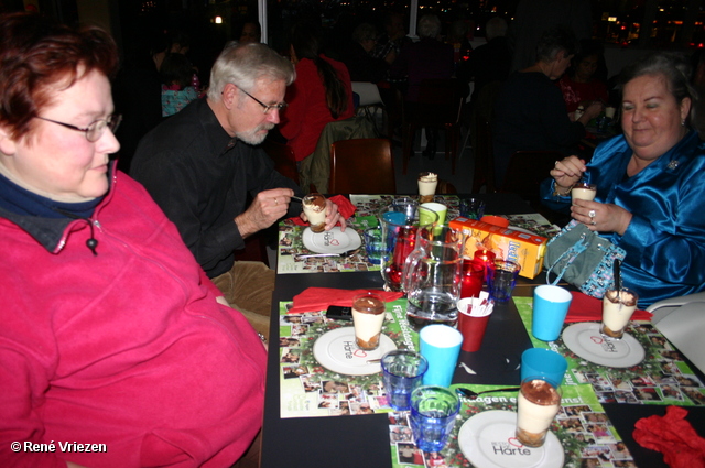 RenÃ© Vriezen 22-12-2011 103 KerstDiner VoedselBank Resto van Harte Leerpark Presikhaaf donderdag 22 december 2011