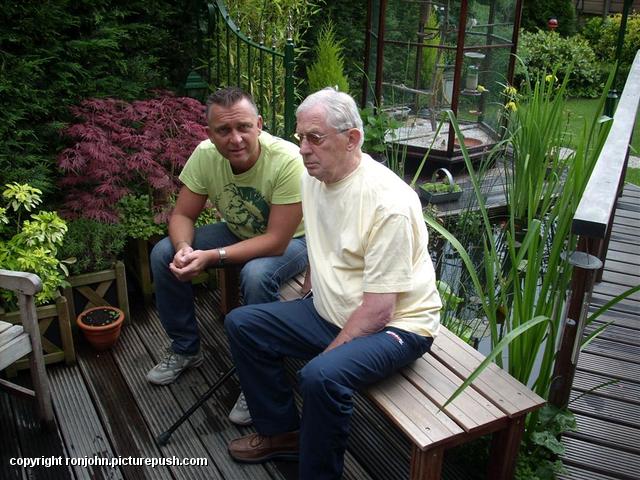 Hans en Wim op bezoek 25-05-08 03 In de tuin 2007