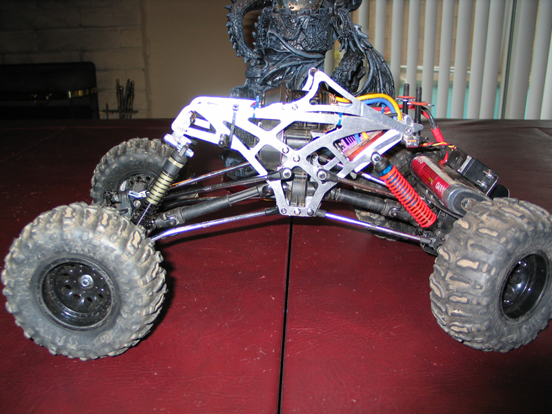 Spider Pig Naked - scale photos