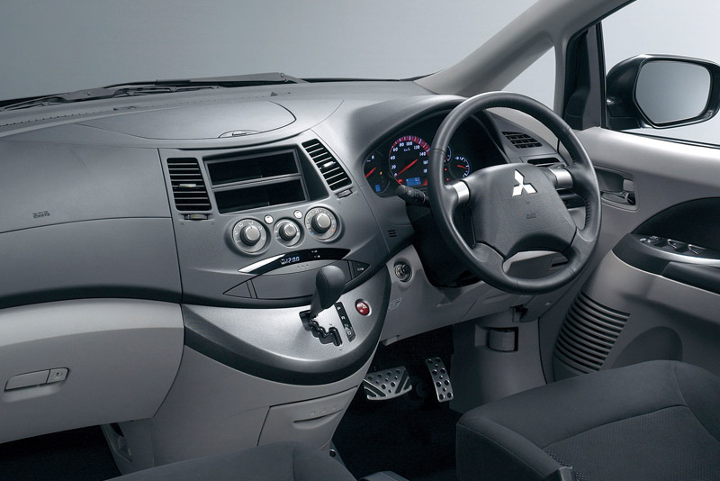 mitsubishi grandis f03 - 