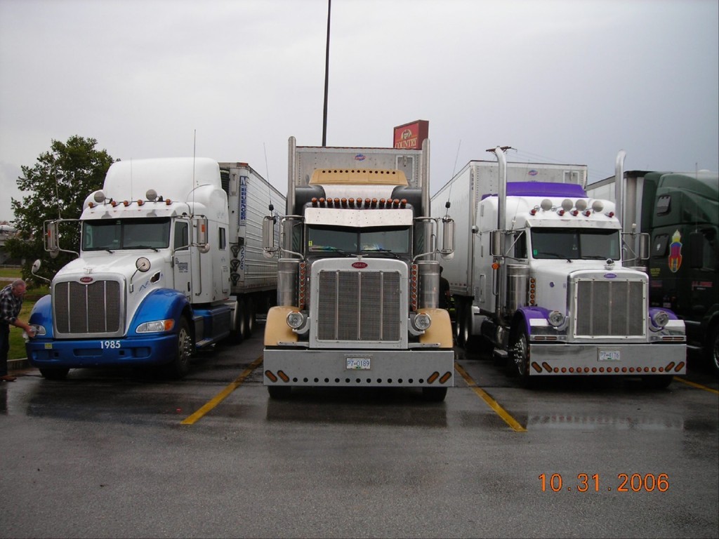 f0032 - Trucks