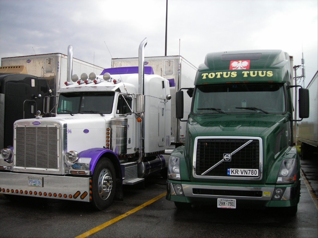 f0030 - Trucks