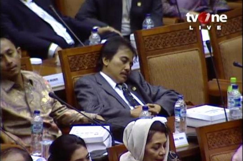 Roy Suryo DPR tidur - 