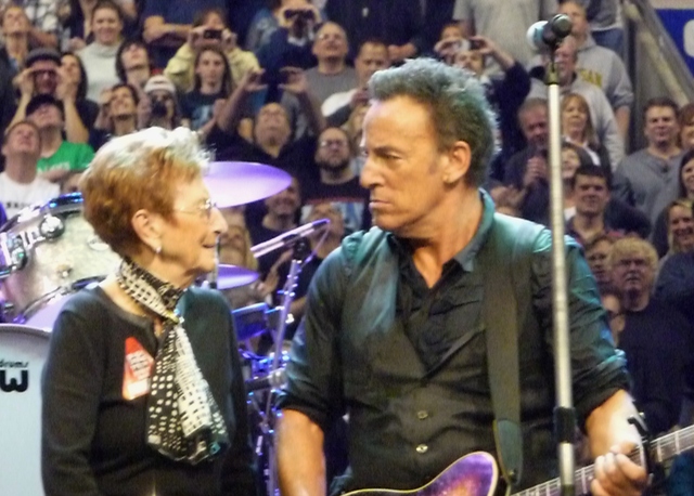 P1140627 Bruce Springsteen - Philadelphia night 2 -3-29-2012