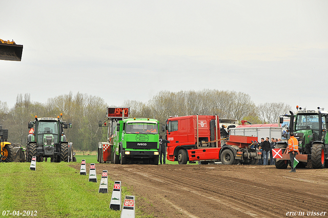 07-04-2012 105-border zaterdag 7 april  Oud Gastel  