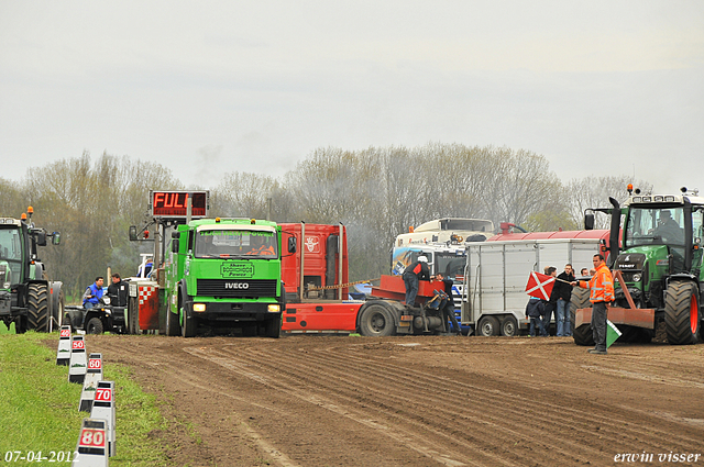 07-04-2012 109-border zaterdag 7 april  Oud Gastel  