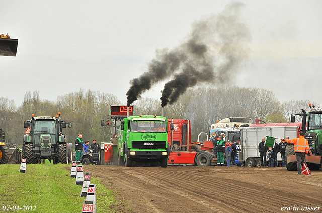 07-04-2012 111-border zaterdag 7 april  Oud Gastel  