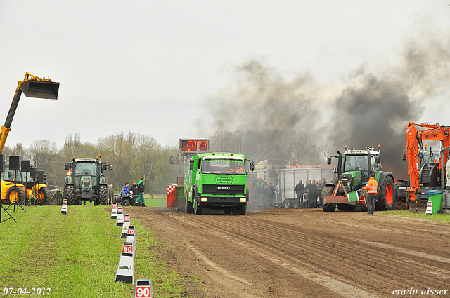 07-04-2012 115-border zaterdag 7 april  Oud Gastel  