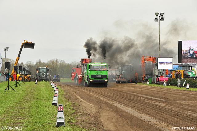 07-04-2012 117-border zaterdag 7 april  Oud Gastel  