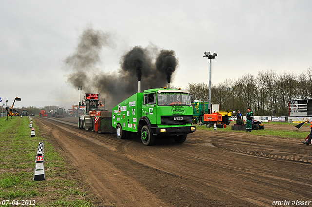 07-04-2012 124-border zaterdag 7 april  Oud Gastel  