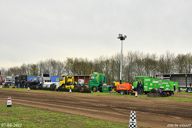 07-04-2012 127-border zaterdag 7 april  Oud Gastel  