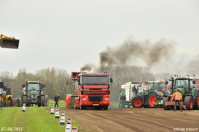 07-04-2012 131-border zaterdag 7 april  Oud Gastel  