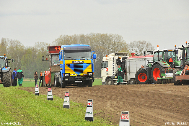 07-04-2012 142-border zaterdag 7 april  Oud Gastel  