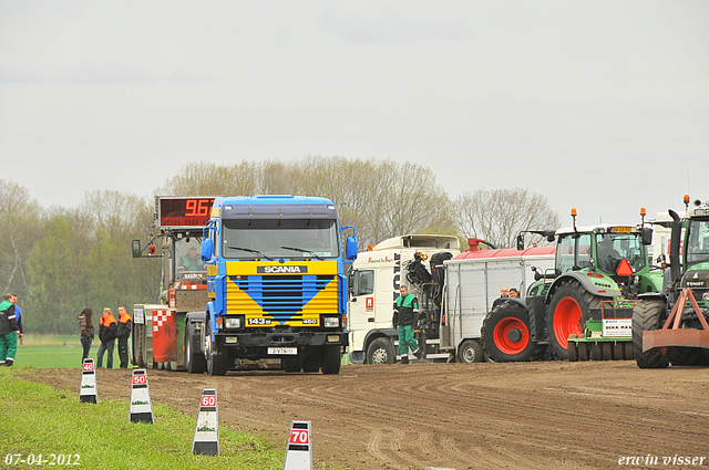 07-04-2012 143-border zaterdag 7 april  Oud Gastel  