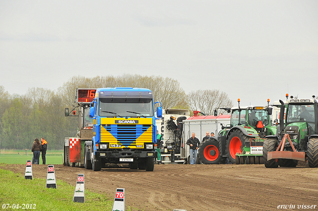 07-04-2012 145-border zaterdag 7 april  Oud Gastel  