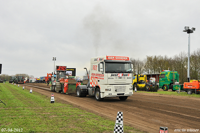 07-04-2012 163-border zaterdag 7 april  Oud Gastel  